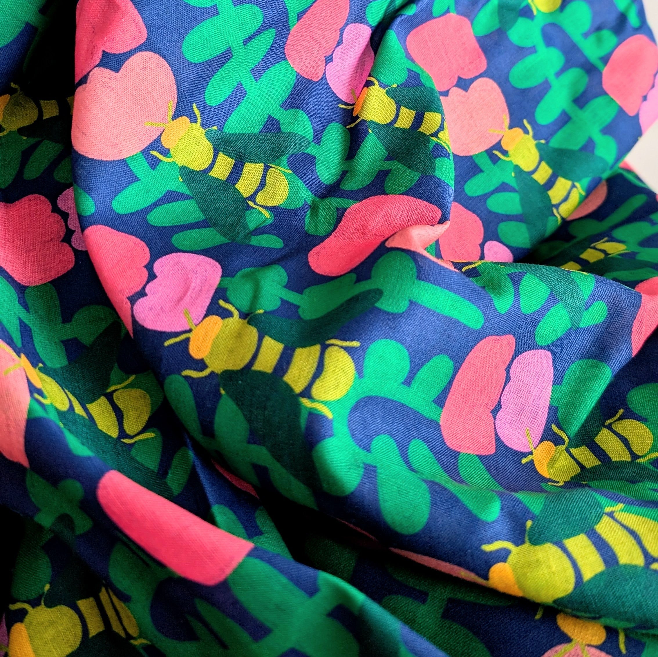 Kissing Flowers Noir | Fabric by the Metre