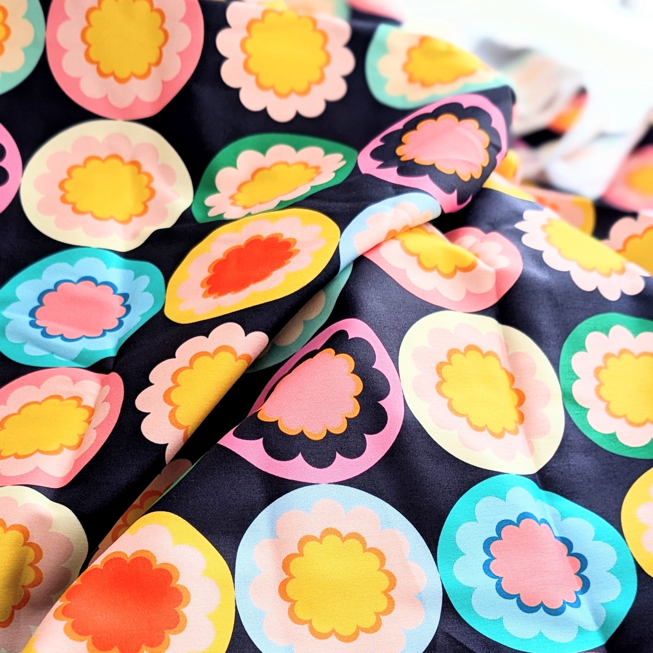 Daisy Chain Noir | Sateen | Ready-To-Ship